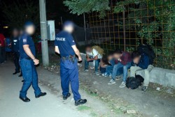  Петима чужденци без документи установени в Ботевград  