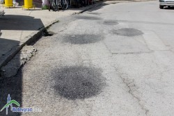 Запълниха дупки по натоварените улици в Ботевград по инжекционната технология