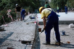 Четири фирми са кандидатки да ремонтират сгради и мостове в община Ботевград