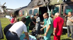 "Кугър" транспортира пострадала при катастрофа тийнейджърка