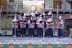 Църковният хор участва в първия фестивал на православната музика „Общение на живите“ в Троянския манастир