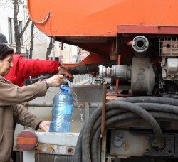 Водоноски  доставят вода във вилните зони на Скравена и Трудовец