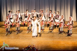 Прекрасен спектакъл на ансамбъл „Българе“ подари общината на жителите на Ботевград