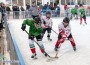 Хокейни битки на ледената пързалка