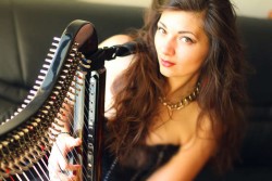 Талантливата певица и арфистка Цветелина Георгиева ще изнесе концерт в Ботевград