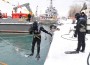 Военноморските сили демонстрираха задържане на кораб с нелегални емигранти
