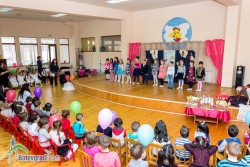 С фолклорна програма децата от ДГ "Славейче" затвърдиха знанията си за януарските празници  