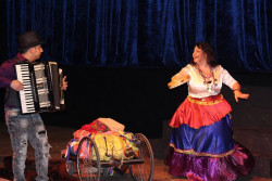 Моноспектакълът „Цигански колела“ гостува в Ботевград на 8 април