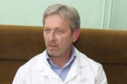 Неврохирургът д-р Здравко Златев подписа договор с МБАЛ Ботевград