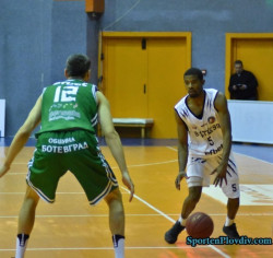 Академик Пловдив ще разчита отново на  Шакир Смит