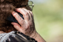 Възрастна жена от Етрополе е била измамена по телефона