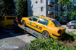 Започна премахването на коли, изоставени в зелени площи и междублокови пространства