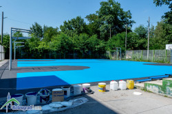 Полагат акрилна настилка и на другите две игрища на спортните площадки до старата зала