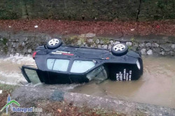 Отново автомобил падна в коритото на Стара река