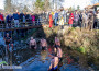 Търсенето на кръста в мътните води на Стара река продължи близо час /актуализирана/