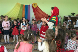 Баба Марта върза мартеници и на малчуганите от Детска градина „Синчец”