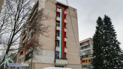 Трибагреник с дължина 15 метра се вее на блок на улица „Гурко“