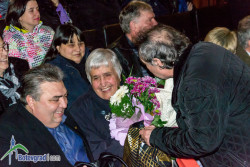 На крака и с аплодисменти посрещнаха Мария Колева в салона на читалище “Събуждане“
