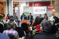 Стартира първата в България безплатна платформа за обучение и кариерно ориентиране – YOUTH EMPOWERED