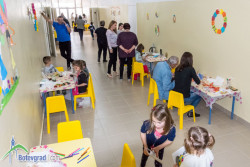 Деца от различни възрасти се включиха във великденската работилница „Пъстри яйчица”