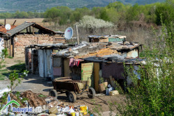 Над 650 жители на Скравена срещу ромско гето