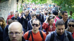 Хиляди почетоха Боян Петров с поход по тренировъчния му маршрут до Копитото
