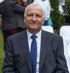 Почина Евгени Тодоров Петров