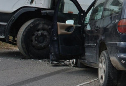 Един човек загина при катастрофа между ТИР и лек автомобил