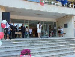 Официално бе открита новата учебна година в ПГПЧЕ „Алеко Константинов” и ОУ „Васил Левски” в Правец