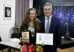 Първият носител на наградата за млад журналист "Стефан Продев" бе връчена на Павлета Давидова