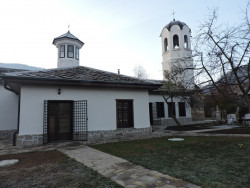 Храм „Св.Георги” в Етрополе е с нов облик