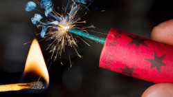 Със заповед на кмета  на общината се забранява продажбата на пиротехнически средства без разрешително