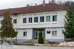 Отложиха разглеждането на докладната за бившето училище в Липница