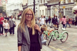 Ботевградчанка е част от екипа на най-голямата верига салони за красота в Обединеното кралство