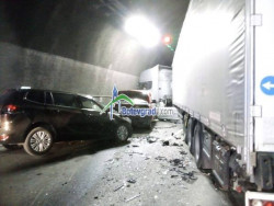 Спряно е движението в тунел „Витиня“ заради катастрофа, един човек е пострадал /допълнена/