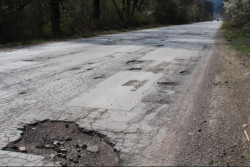 Община Ботевград отново алармира държавните институции за окаяното състояние на главения път между Ботевград и Врачеш