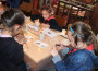 Децата се учат в Историческия музей да рисуват „плескани” яйца