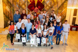 Кметът Иван Гавалюгов връчи наградите "Отличен зрелостник на Община Ботевград"