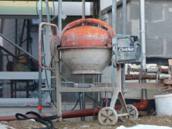 Работник загина при почистване на бетонобъркачка в монтанско село
