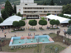 С Детски панаир и слънчево време ще се запомни днешният ден в Етрополе