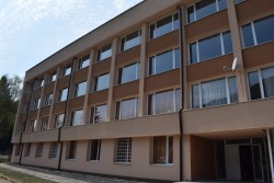 ПРИКЛЮЧИ РЕМОНТЪТ НА ОБЩЕЖИТИЕТО НА ПГ „ТОДОР ПЕЕВ“ ГР. ЕТРОПОЛЕ