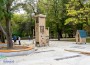 Монтират съоръженията на голямата детска площадка в Градския парк