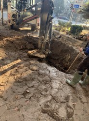 Нови спирателни кранове не допуснаха авария на стар етернитов водопровод да остави града без вода