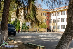 Оживление и в района на ОУ „Васил Левски“ към края на изборния ден