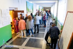 Секциите затварят в 20:00 ч. Остават по-малко от два часа за гласуване