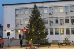 Коленият дух се всели и в Етрополе