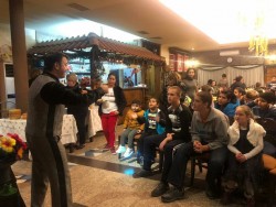 Традиционното коледно забавление отново събра децата от двата общински центъра 