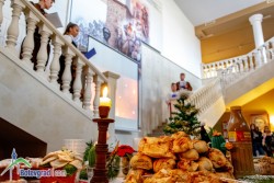 Ученици от ПГТМ „Христо Ботев“ пресъздадоха традициите на коледните и новогодишните празници в Ботевградско и Смолянско