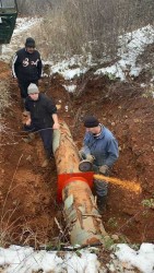 Служители на „Напоителни системи“ затапиха главен водопровод в Община Ботевград