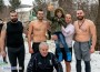 Божидар Иванов извади кръста от ледената вода на Стара река